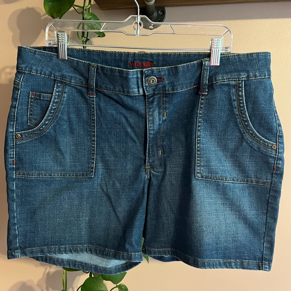 Wrangler Classic Blue Jean Shorts Size 18